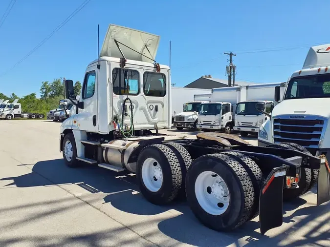 2019 FREIGHTLINER/MERCEDES CASCADIA 1250cb3bfa222b736e6087f592e0eada6eb