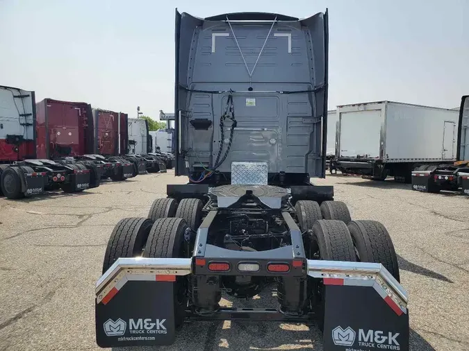 2023 VOLVO VNL64T860