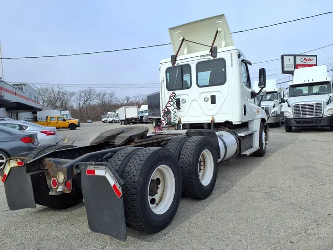 2016 FREIGHTLINER/MERCEDES CASCADIA 125