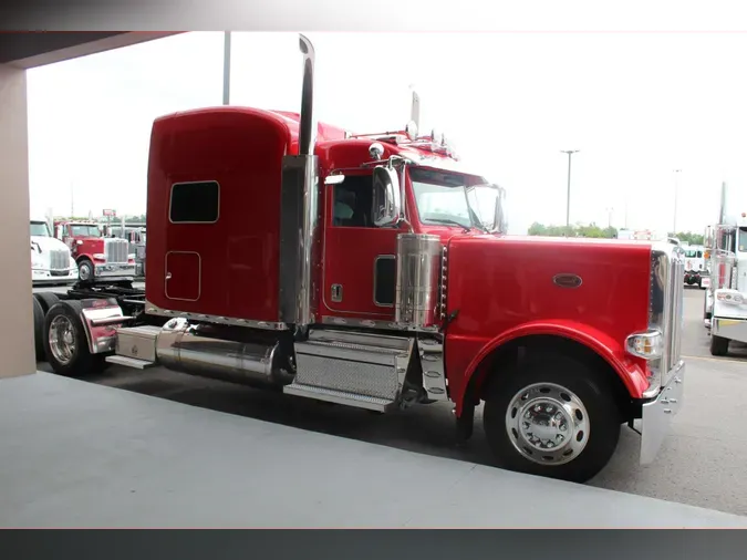 2022 Peterbilt 389