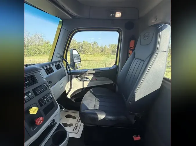 2023 PETERBILT 579