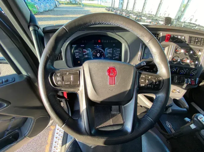 2024 Kenworth W990