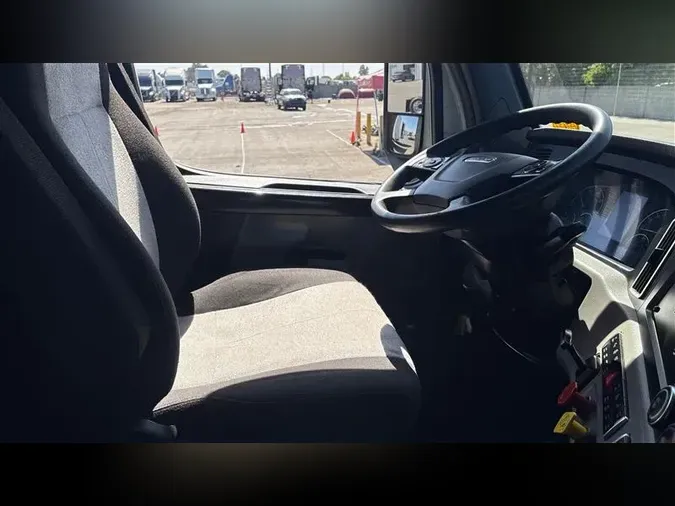 2020 FREIGHTLINER CA126