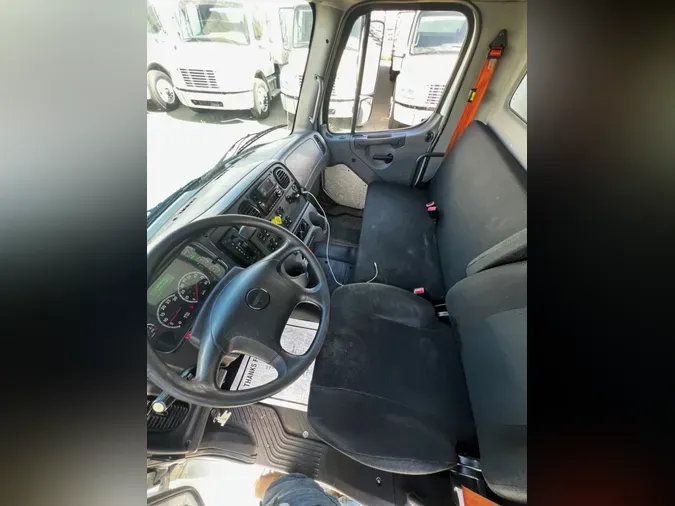 2018 FREIGHTLINER M2 106
