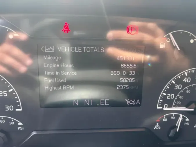2024 VOLVO VNL64T760