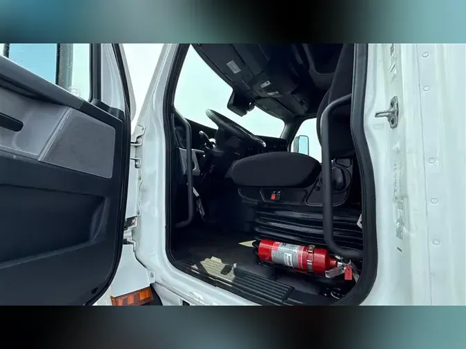 2021 FREIGHTLINER CA116