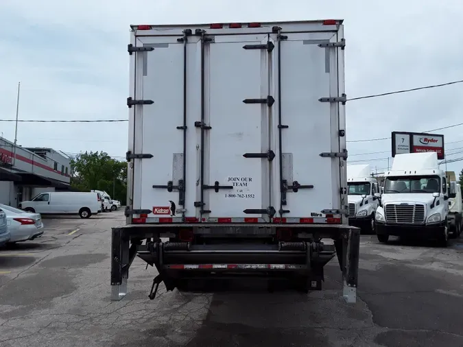 2017 FREIGHTLINER/MERCEDES M2 106