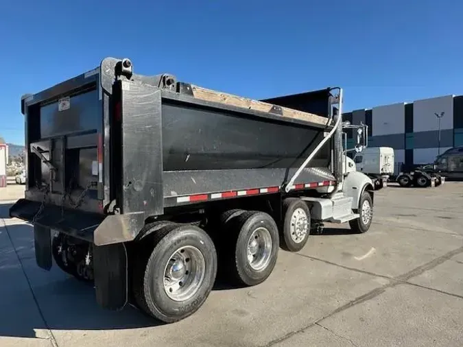 2020 Peterbilt 348