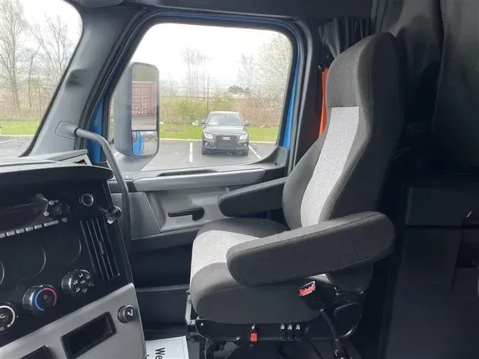 2022 FREIGHTLINER CA126