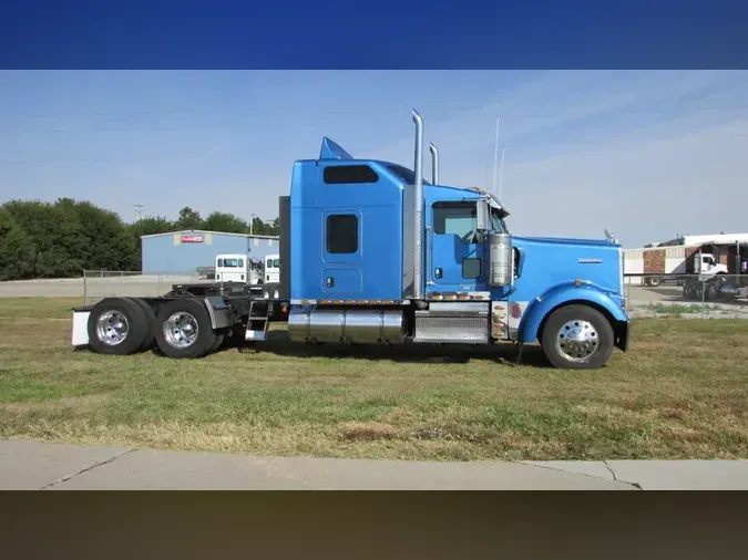 2021 Kenworth W900L