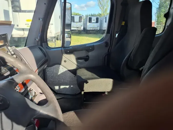 2014 FREIGHTLINER/MERCEDES M2 106