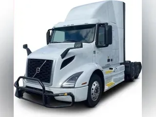 2023 Volvo VNR64T400