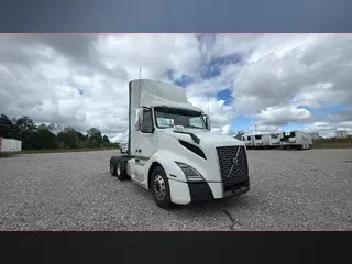 2020 Volvo VNL300
