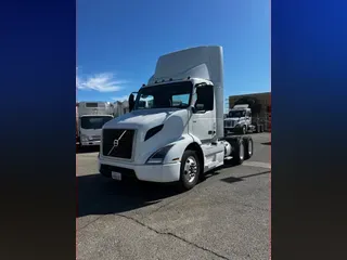 2018 VOLVO VNL64T-300