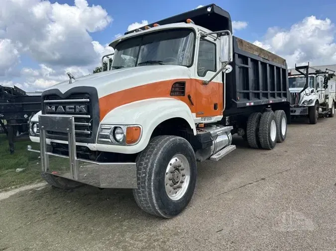 2006 MACK GRANITE CV713