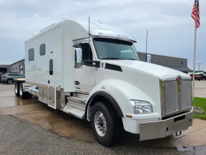 2025 Kenworth T880