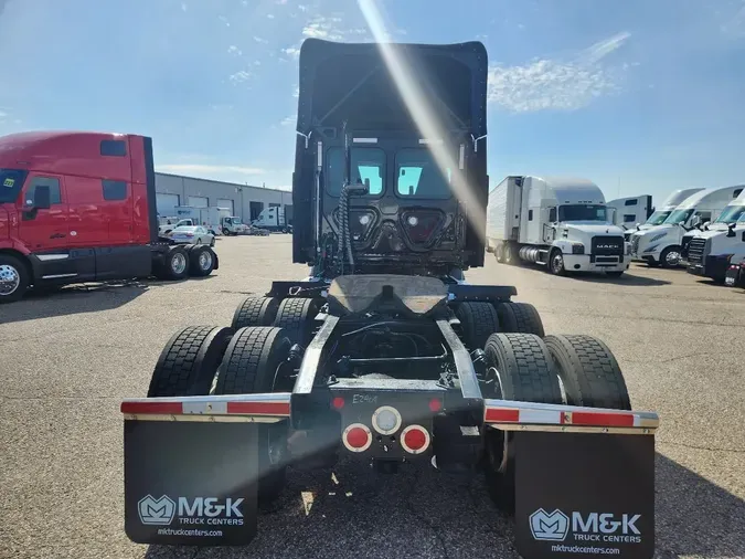 2022 FREIGHTLINER Cascadia 116
