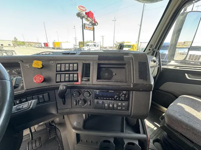 2020 Volvo VNL64T860