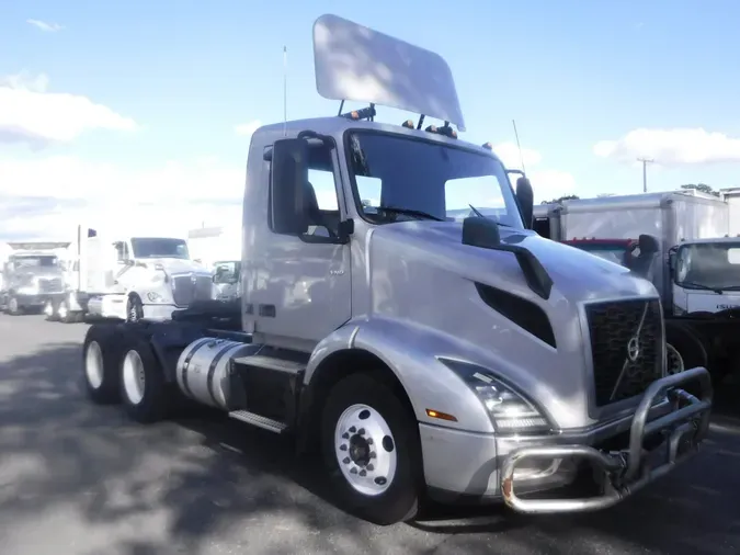 2019 VOLVO VNR64T 300