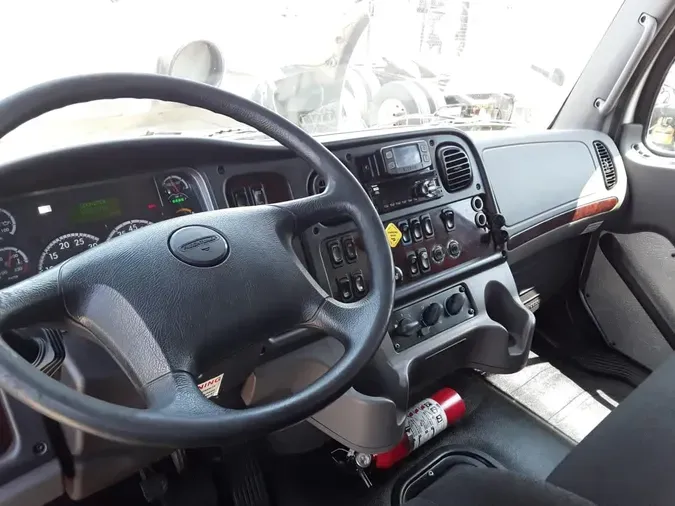 2021 FREIGHTLINER M2 106