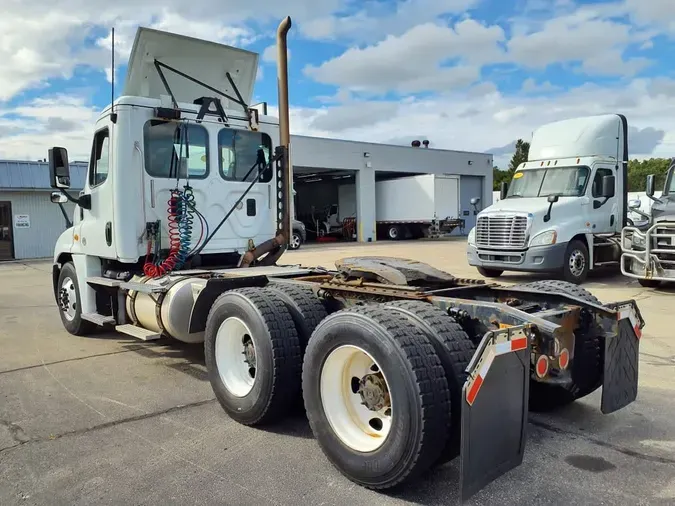 2016 FREIGHTLINER/MERCEDES CASCADIA 125