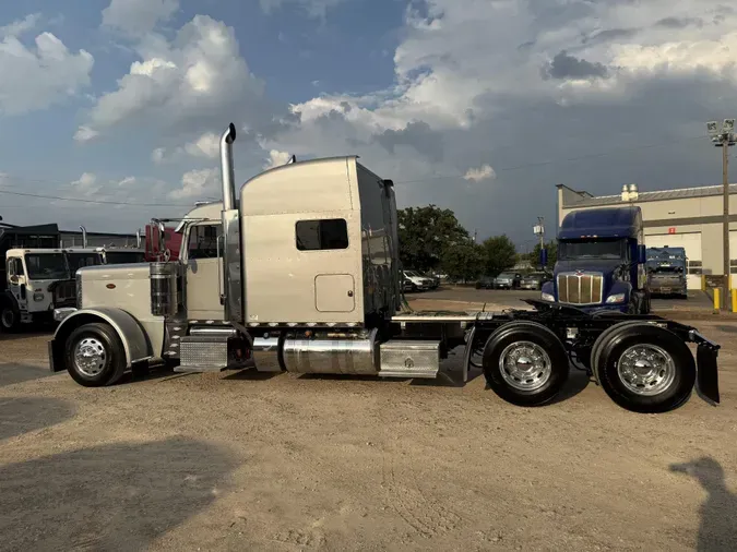 2023 Peterbilt 389