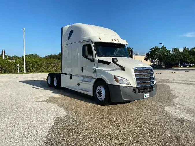 2018 Freightliner T12664ST0cfd9622a3ac2cb55ffb8151dfd0e8f0