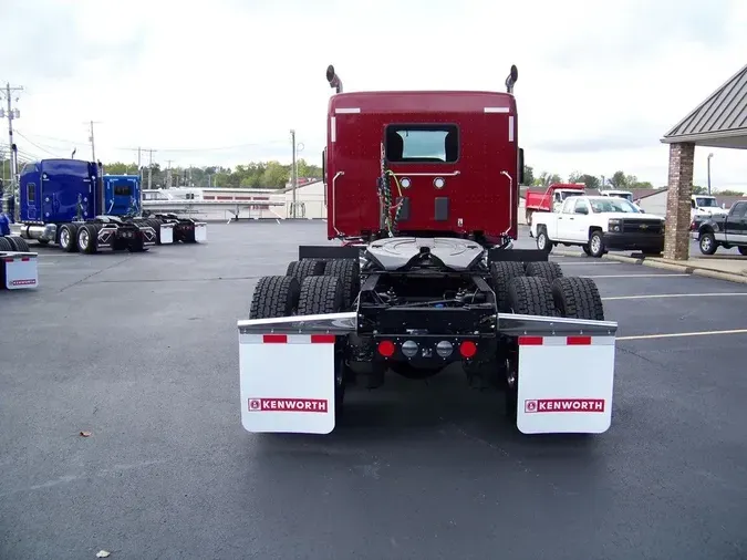 2025 Kenworth T880 40" Low Roof Sleeper