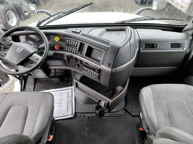 2021 VOLVO VNL64T860