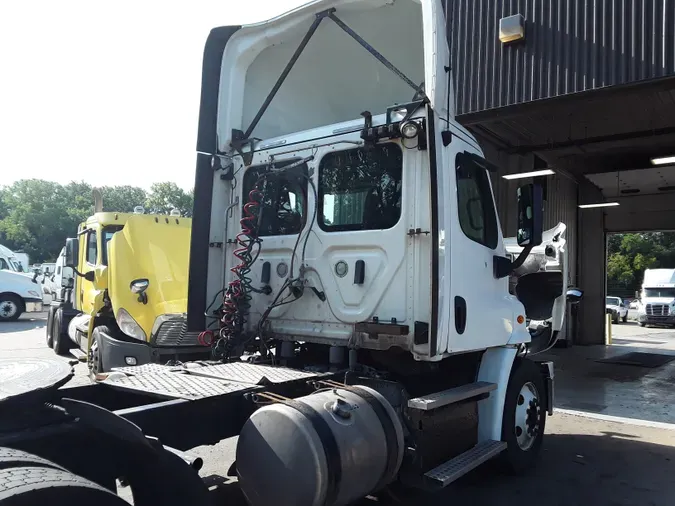 2018 FREIGHTLINER/MERCEDES CASCADIA 113