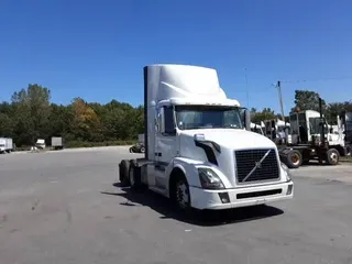 2017 Volvo VNL300