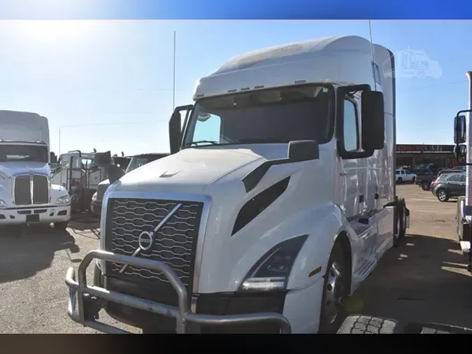 2020 VOLVO VNL64T760