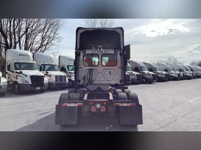 2019 Freightliner Cascadia 126