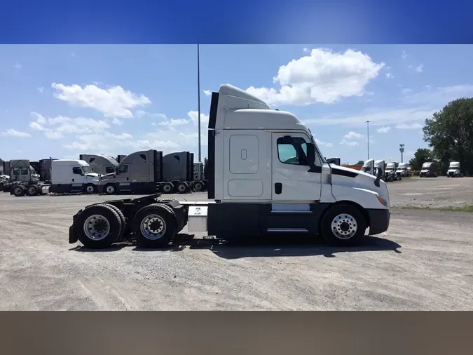 2020 Freightliner Cascadia 126