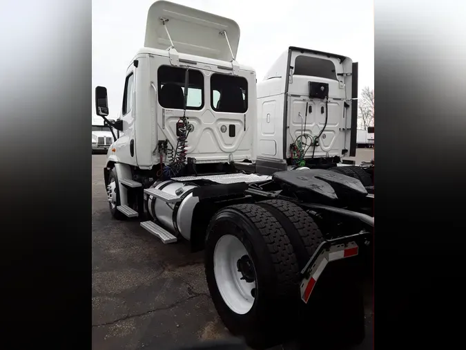 2015 FREIGHTLINER/MERCEDES CASCADIA 113