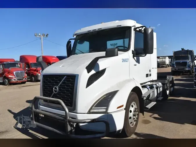 2018 VOLVO VNR62T300