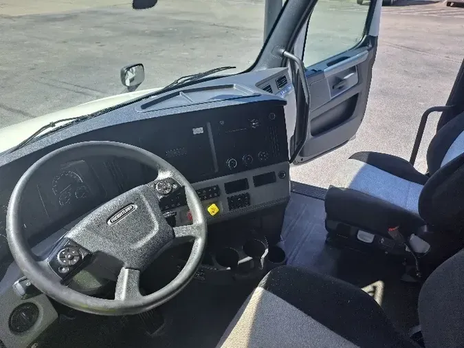 2019 Freightliner T12664ST