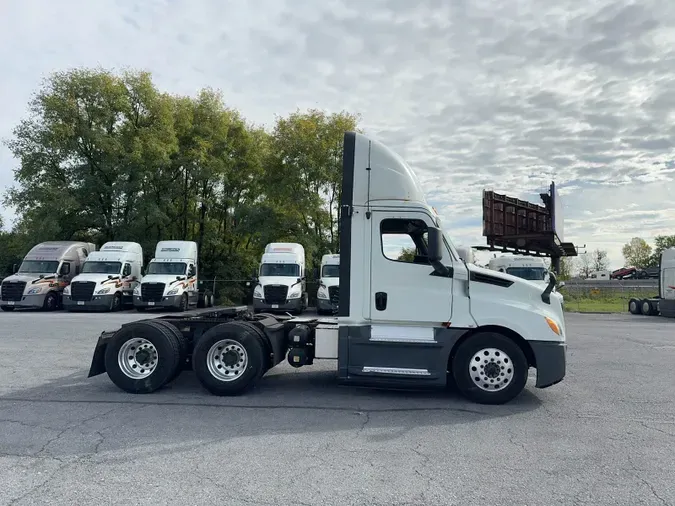 2020 Freightliner Cascadia 126