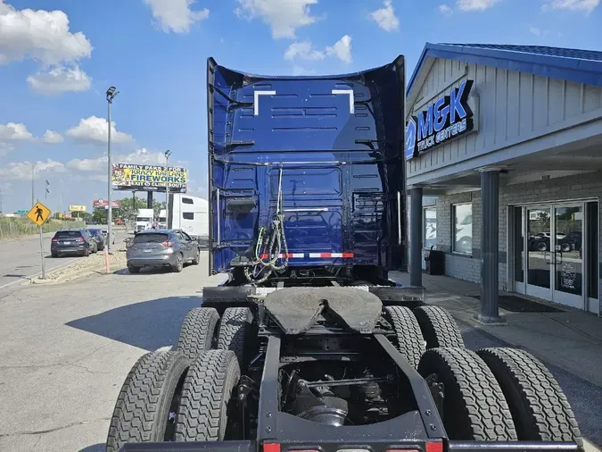 2023 VOLVO VNL64T760
