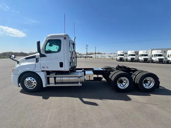 2025 Freightliner New Cascadia