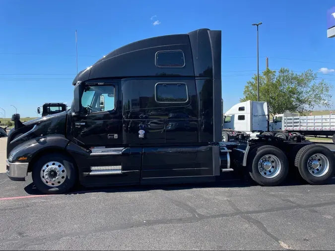 2025 VOLVO VNL64T860