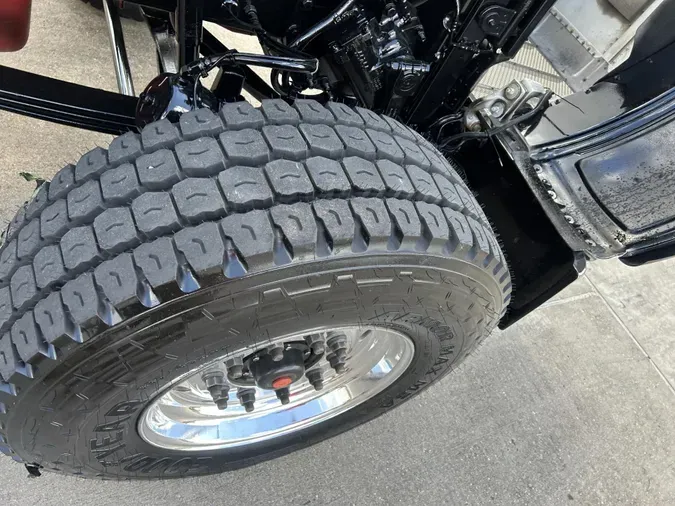 2019 Peterbilt 389