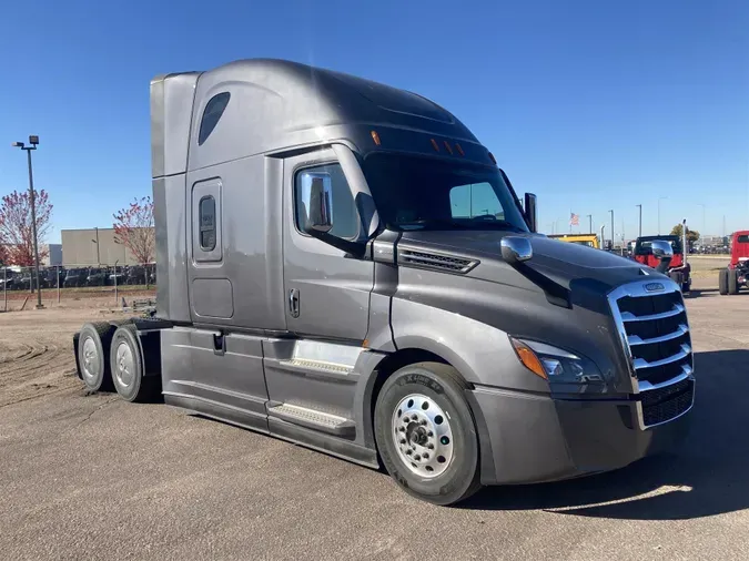 2025 Freightliner New Cascadia