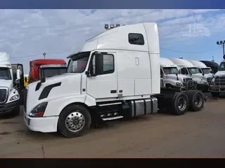 2017 VOLVO VNL64T670