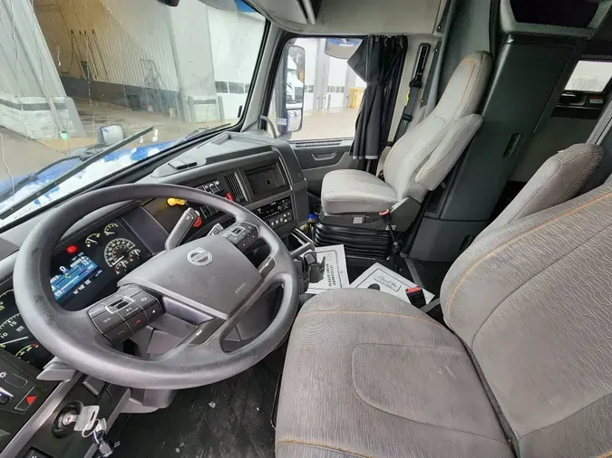 2021 VOLVO VNL64T7600d25d75922d0758ef5e3011d8569cb17