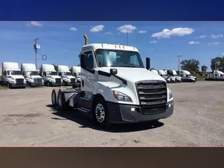 2020 Freightliner Cascadia 126