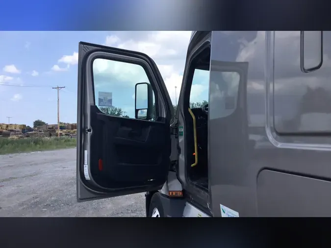 2023 Freightliner Cascadia 126