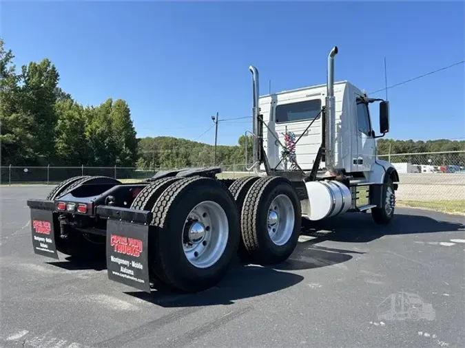 2019 VOLVO VHD64FT300