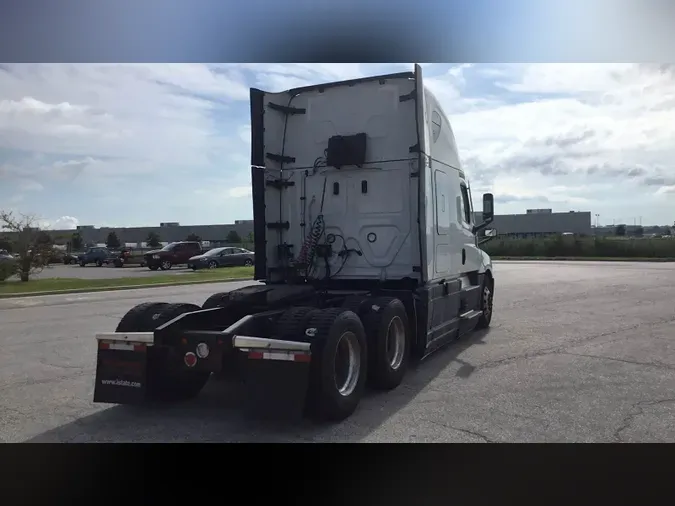 2022 Freightliner Cascadia 126