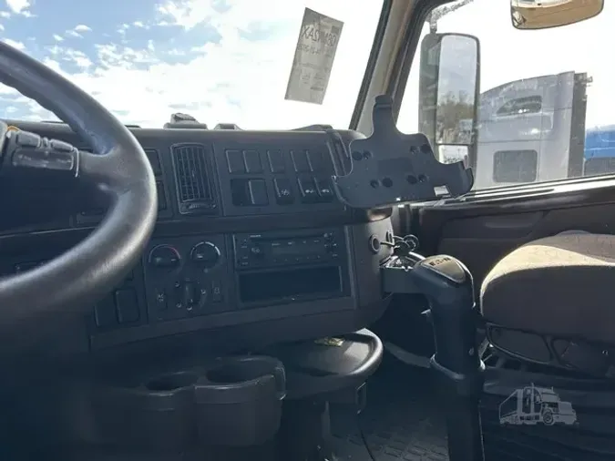 2015 VOLVO VNL64T6700d31f1e736bc781fc71895fc3a9947af